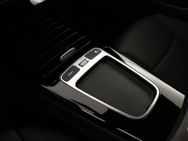 Mercedes-Benz A-KLASSE 250 e Luxury Line | Trekhaak | Draadloos oplaadsysteem voor mobiele eindapparaten | Dodehoekassistent | Extra USB-poorten | Parkeerpakket met achteruitrijcamera | Sfeerverlichting |