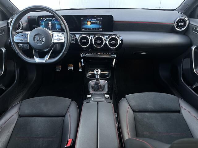 Mercedes-Benz A-KLASSE 180 Business Solution AMG Carplay.