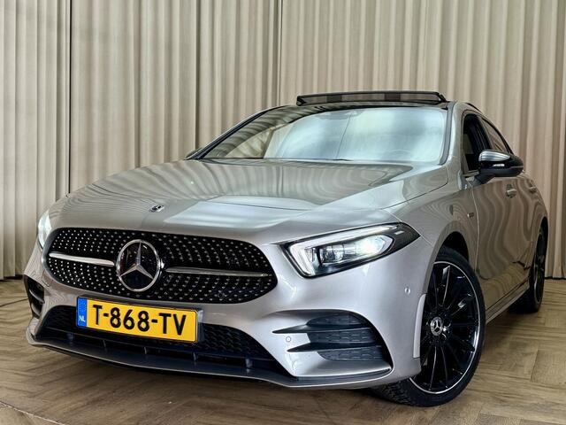 Mercedes-Benz A-KLASSE 250 e *AMG* Panoramadak / Burmester / Ambient / Adapt. Cruise / Memory / LED / Leder / Camera / Navigatie / 18'' LMV