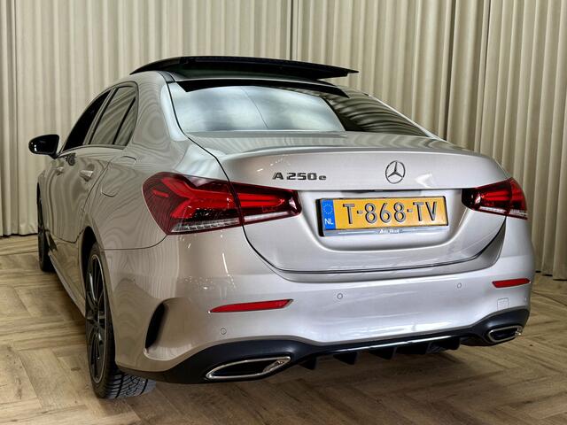 Mercedes-Benz A-KLASSE 250 e *AMG* Panoramadak / Burmester / Ambient / Adapt. Cruise / Memory / LED / Leder / Camera / Navigatie / 18'' LMV