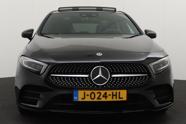 Mercedes-Benz A-KLASSE 180 Aut. AMG Night Pano-dak Memory Trekhaak Camera