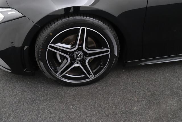 Mercedes-Benz A-KLASSE 180 Aut. AMG Night Pano-dak Memory Trekhaak Camera