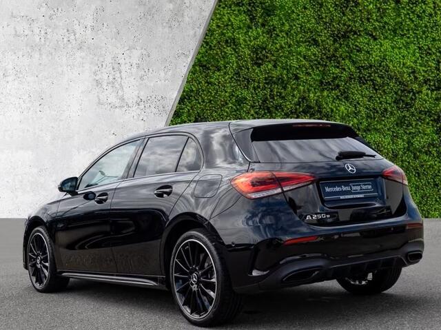 Mercedes-Benz A-KLASSE 250 e AMG ** LED, MBUX+, 19-inch LMV, NIGHT- & SPIEGEL PACK ** 1e EIG - UNFALLFREI - JUNGE STERNE ** ** INFORMEER OOK NAAR ONZE AANTREKKELIJKE FINANCIAL-LEASE TARIEVEN **