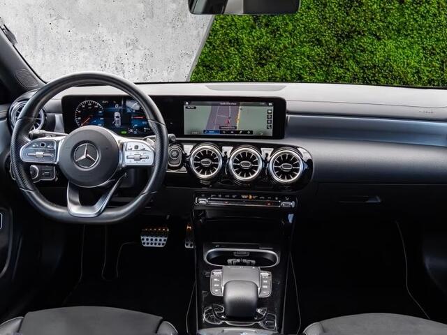 Mercedes-Benz A-KLASSE 250 e AMG ** LED, MBUX+, 19-inch LMV, NIGHT- & SPIEGEL PACK ** 1e EIG - UNFALLFREI - JUNGE STERNE ** ** INFORMEER OOK NAAR ONZE AANTREKKELIJKE FINANCIAL-LEASE TARIEVEN **