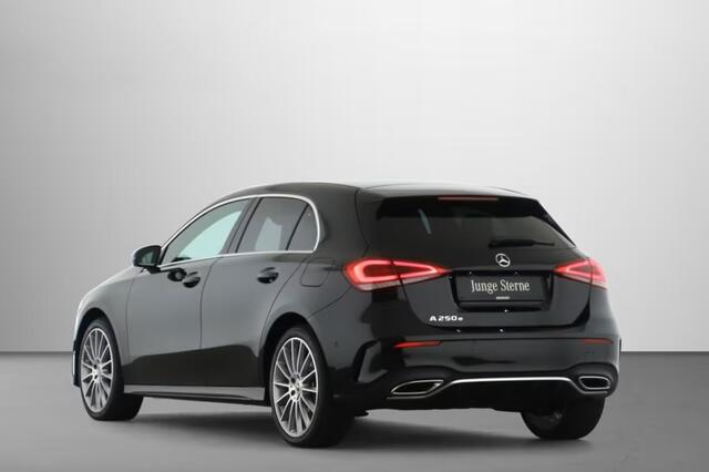 Mercedes-Benz A-KLASSE 250 e AMG ** LED, MBUX+, 19-inch LMV, ADAPT. CRUISE, SPIEGEL PACK ** UNFALLFREI - JUNGE STERNE ** ** INFORMEER OOK NAAR ONZE AANTREKKELIJKE FINANCIAL-LEASE TARIEVEN **