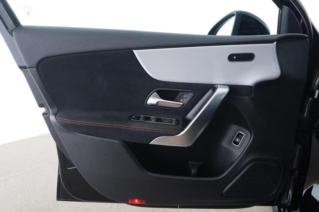 Mercedes-Benz A-KLASSE 250 e AMG ** LED, MBUX+, 19-inch LMV, ADAPT. CRUISE, SPIEGEL PACK ** UNFALLFREI - JUNGE STERNE ** ** INFORMEER OOK NAAR ONZE AANTREKKELIJKE FINANCIAL-LEASE TARIEVEN **