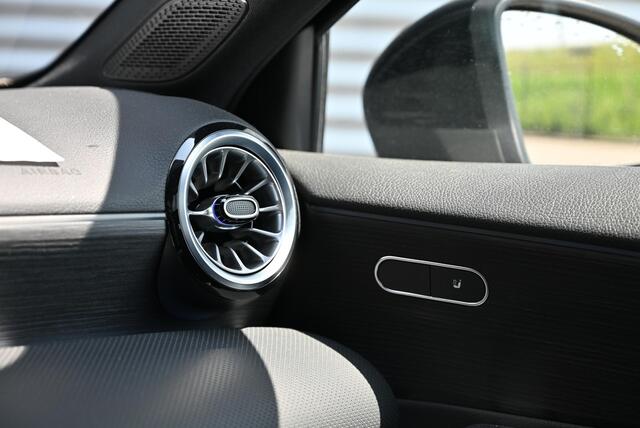 Mercedes-Benz A-KLASSE 250 e | Panoramadak | Luxury | MULTIBEAM LED Koplampen | Dodehoekassistent | Apple CarPlay | Android Auto | Sierdelen Lindehout Zwart | Privacy Glas Achter |