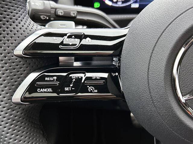 Mercedes-Benz A-KLASSE 180 Business Solution AMG | Nightpakket | Premium Plus pakket | Parkeerpakket met 360°-camera | KEYLESS GO | Head-up display | Dodehoekassistent | Stoelverwarming voor | EASY PACK achterklep |