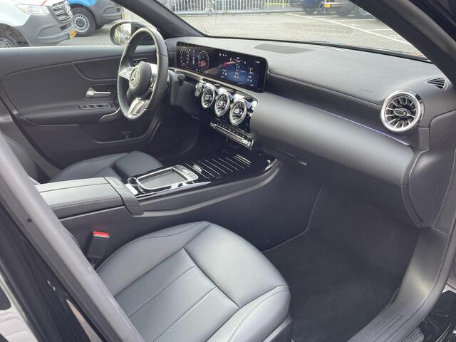 Mercedes-Benz A-KLASSE Limousine 180 Luxury | Panoramadak | Nightpakket |
