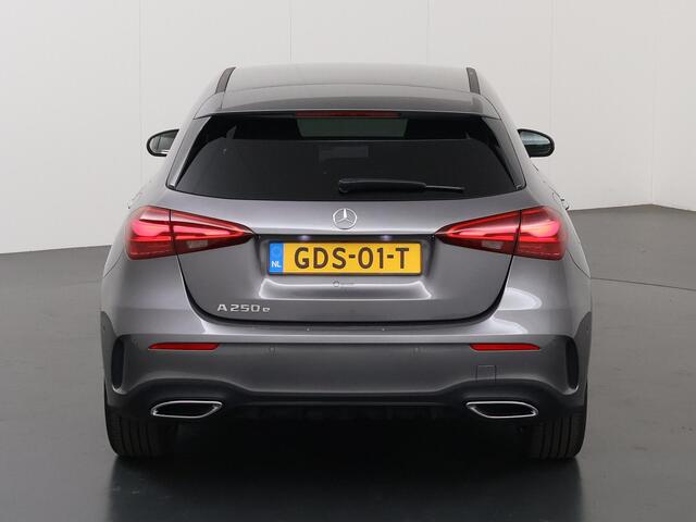 Mercedes-Benz A-KLASSE 250e Star Edition AMG NIGHT | Apple Carplay/Android Auto | MultiBEAM LED | Keyless Entry | Sfeerverlichting | Dodehoekassistent | Camera |