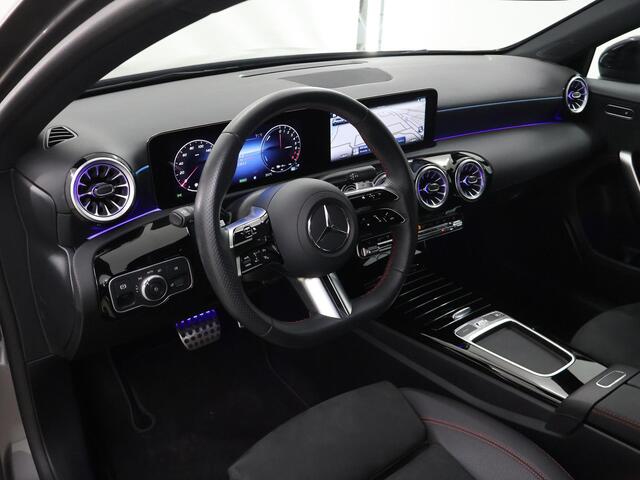 Mercedes-Benz A-KLASSE 250e Star Edition AMG NIGHT | Apple Carplay/Android Auto | MultiBEAM LED | Keyless Entry | Sfeerverlichting | Dodehoekassistent | Camera |