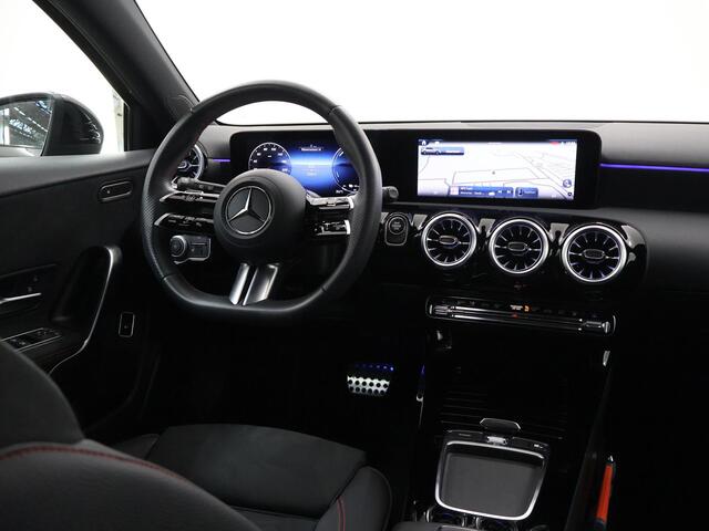 Mercedes-Benz A-KLASSE 250e Star Edition AMG NIGHT | Apple Carplay/Android Auto | MultiBEAM LED | Keyless Entry | Sfeerverlichting | Dodehoekassistent | Camera |