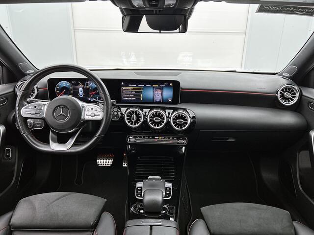 Mercedes-Benz A-KLASSE 220 AMG Limousine Premium Plus | Nightpack | 19 inch Black Multispaaks | Panorama Schuif-kanteldak | Memory Electr. voorstoelen | Sfeerverlichting | Inclusief 24 maanden MB Certified garantie voor Europa.