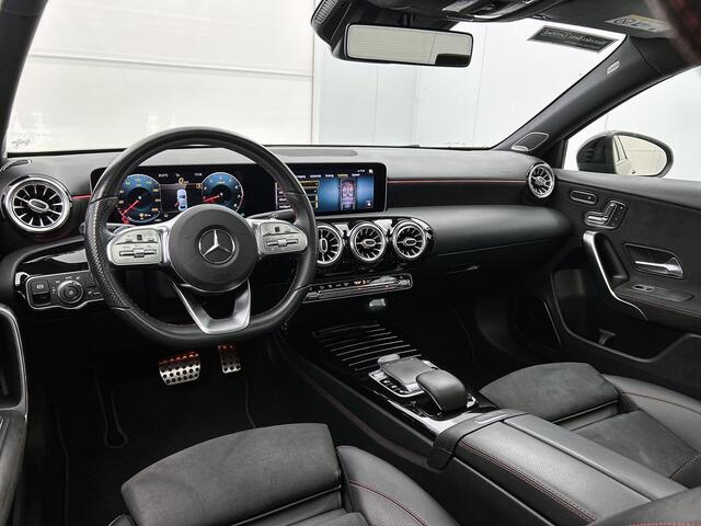 Mercedes-Benz A-KLASSE 220 AMG Limousine Premium Plus | Nightpack | 19 inch Black Multispaaks | Panorama Schuif-kanteldak | Memory Electr. voorstoelen | Sfeerverlichting | Inclusief 24 maanden MB Certified garantie voor Europa.