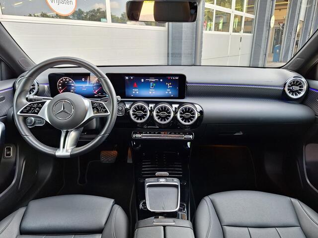 Mercedes-Benz A-KLASSE Limousine 180 Star Edition Luxury | Trekhaak | Achteruitrijcamera | Multibeam LED | Widescreen | Sfeerverlichting | Keyless-GO