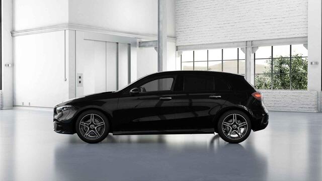 Mercedes-Benz A-KLASSE 180 Star Edition AMG Line | Panoramaschuifdak | Night | Multibeam LED | DISTRONIC | Dodehoekassistent