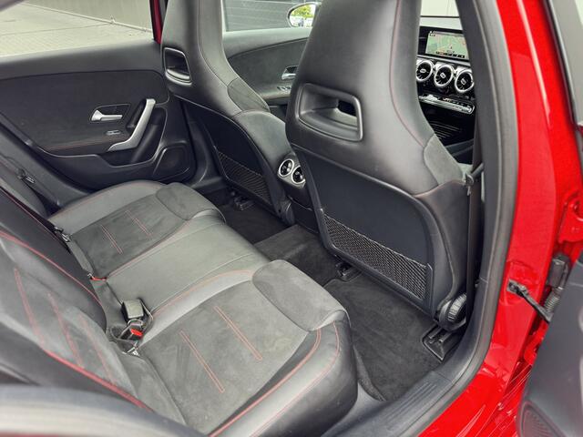 Mercedes-Benz A-KLASSE 200 Business Solution AMG Night | Panorama | 19" | Widescreen | NL Auto NAP