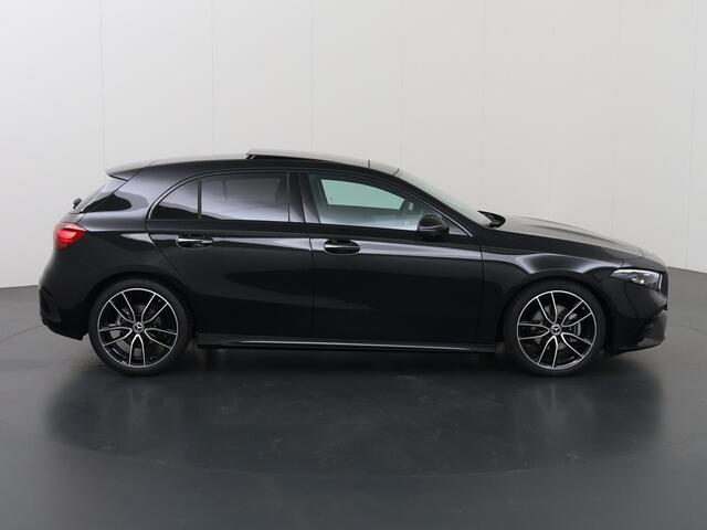 Mercedes-Benz A-KLASSE 180 Business Solution AMG | Panoramaschuifdak | AMG Line Plus | Night | Head-up display | Dodehoekassist |