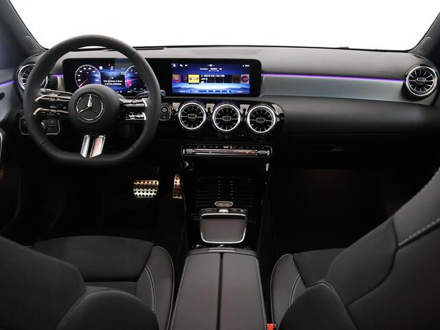 Mercedes-Benz A-KLASSE 180 Business Solution AMG | Panoramaschuifdak | AMG Line Plus | Night | Head-up display | Dodehoekassist |