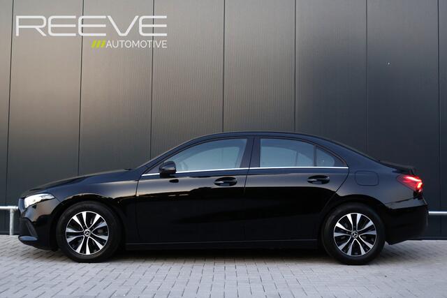 Mercedes-Benz A-KLASSE 180 Business Solution Automaat | Stoelverwarming | Camera | Sportstoelen | Carplay / Android Auto | NL Auto!