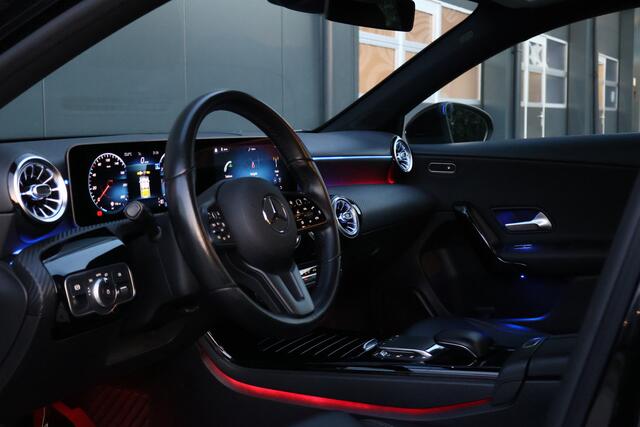 Mercedes-Benz A-KLASSE 180 Business Solution Automaat | Stoelverwarming | Camera | Sportstoelen | Carplay / Android Auto | NL Auto!