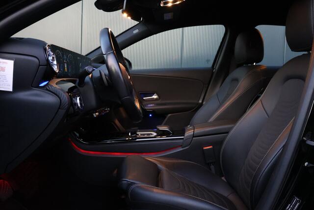 Mercedes-Benz A-KLASSE 180 Business Solution Automaat | Stoelverwarming | Camera | Sportstoelen | Carplay / Android Auto | NL Auto!