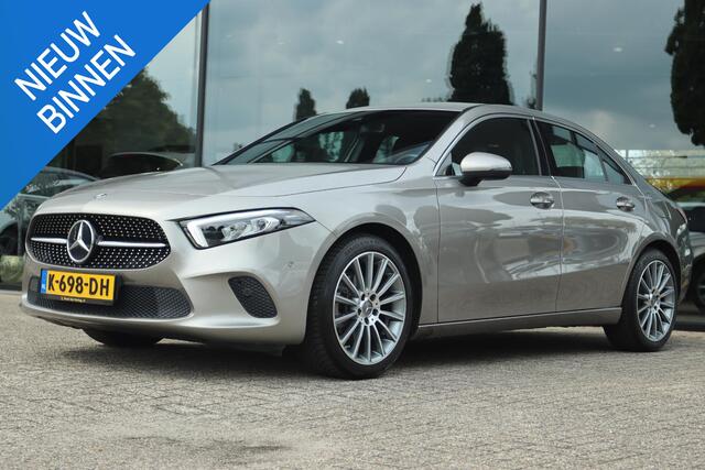 Mercedes-Benz A-KLASSE 180 PREMIUM PLUS | LED | NAVI | TREKHAAK | PDC | STOELVER. | WIDESCREEN
