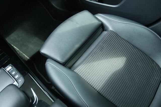 Mercedes-Benz A-KLASSE 180 PREMIUM PLUS | LED | NAVI | TREKHAAK | PDC | STOELVER. | WIDESCREEN