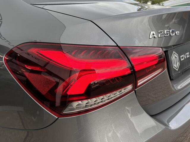 Mercedes-Benz A-KLASSE 250 e Premium AMG | Night | Pano | Camera | 19" LMV | BTW