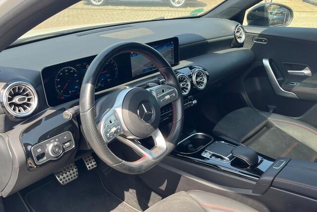 Mercedes-Benz A-KLASSE 250 e | Pano | Ambient | Widescreen