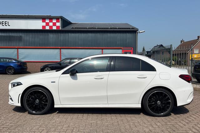 Mercedes-Benz A-KLASSE 250 e | Pano | Ambient | Widescreen