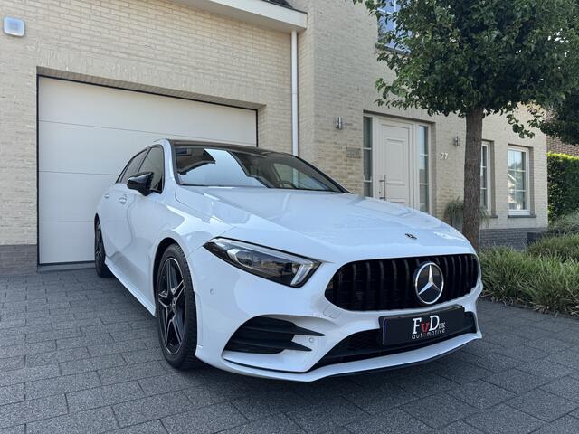 Mercedes-Benz A-KLASSE 180 AMG Aut Panoramadak Nightpakket Widescreen AmbientLight Keyless SportLeder Led Camera Pdc