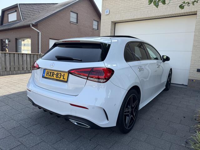 Mercedes-Benz A-KLASSE 180 AMG Aut Panoramadak Nightpakket Widescreen AmbientLight Keyless SportLeder Led Camera Pdc