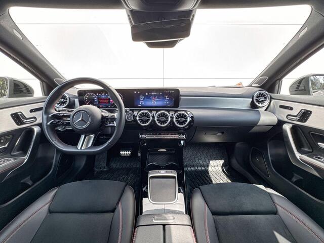 Mercedes-Benz A-KLASSE 200 AMG Line | Premium Plus-pakket | Techniek-pakket