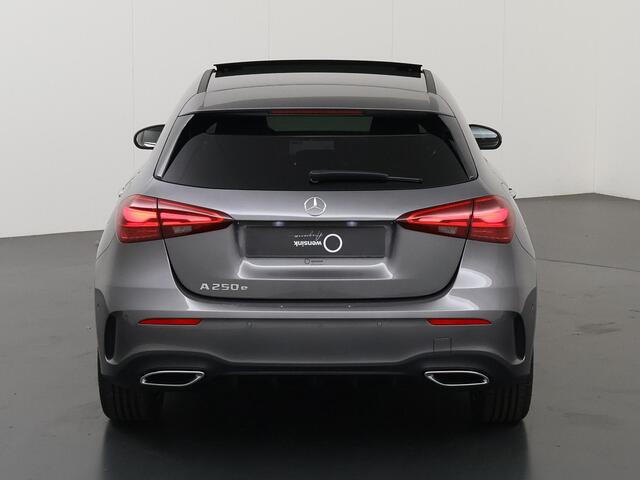 Mercedes-Benz A-KLASSE 250e Business Solution AMG | Panoramaschuifdak | Nightpakket | 19 inch AMG-velgen