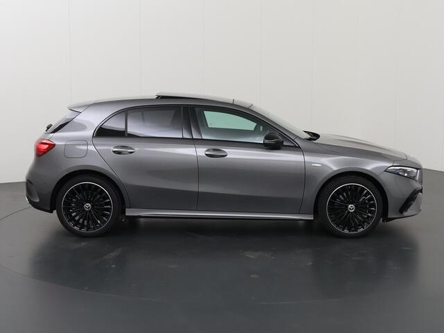 Mercedes-Benz A-KLASSE 250e Business Solution AMG | Panoramaschuifdak | Nightpakket | 19 inch AMG-velgen