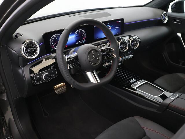 Mercedes-Benz A-KLASSE 250e Business Solution AMG | Panoramaschuifdak | Nightpakket | 19 inch AMG-velgen