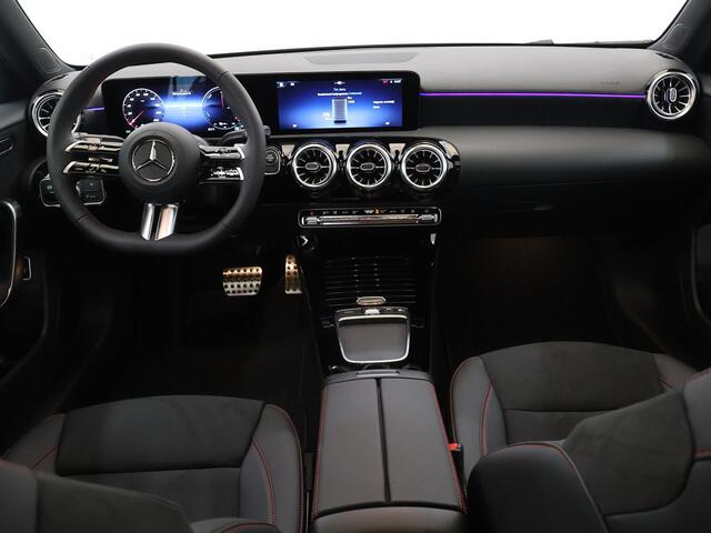 Mercedes-Benz A-KLASSE 250e Business Solution AMG | Panoramaschuifdak | Nightpakket | 19 inch AMG-velgen