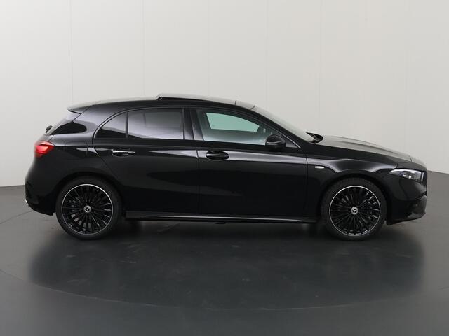 Mercedes-Benz A-KLASSE 250e Business Solution AMG | Panoramaschuifdak | Night | 360°-camera | Stoelverwarming voor |