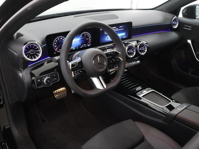 Mercedes-Benz A-KLASSE 250e Business Solution AMG | Panoramaschuifdak | Night | 360°-camera | Stoelverwarming voor |