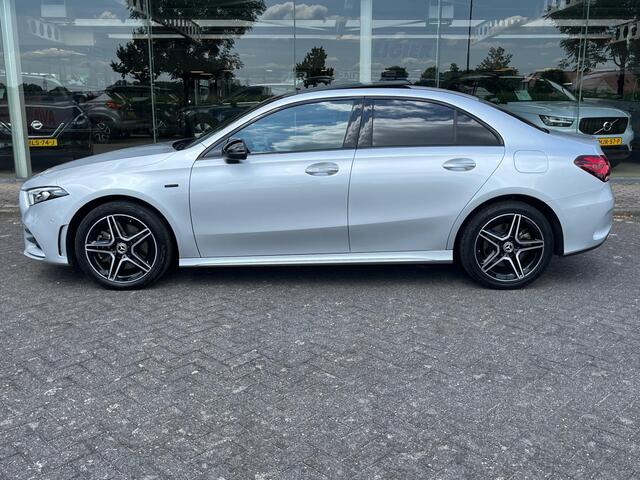 Mercedes-Benz A-KLASSE 250 e Business Solution AMG-Line Automaat | Pano | Memory-Pack | Sfeer | Full LED | Trekhaak | occasion