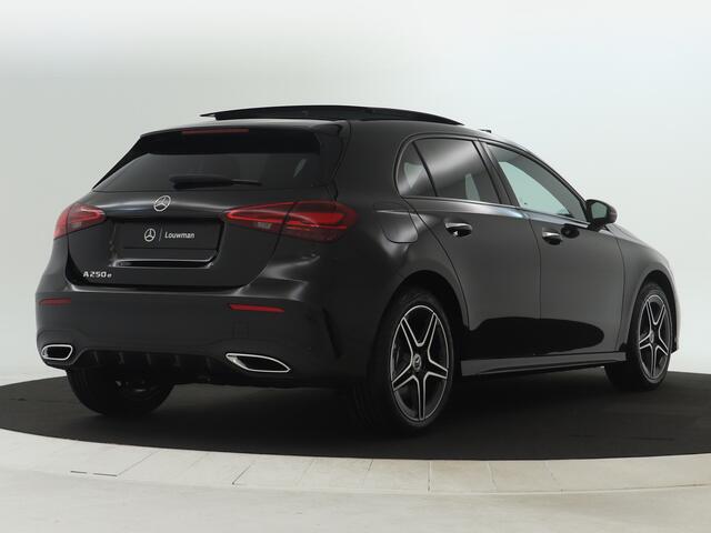 Mercedes-Benz A-KLASSE 250 e Star Edition AMG Line | Nightpakket | Parkeerpakket met achteruitrijcamera | KEYLESS GO | Dodehoekassistent | Antidiefstalpakket URBAN GUARD PLUS | Sfeerverlichting | Verwarmde stoelen vooraan |