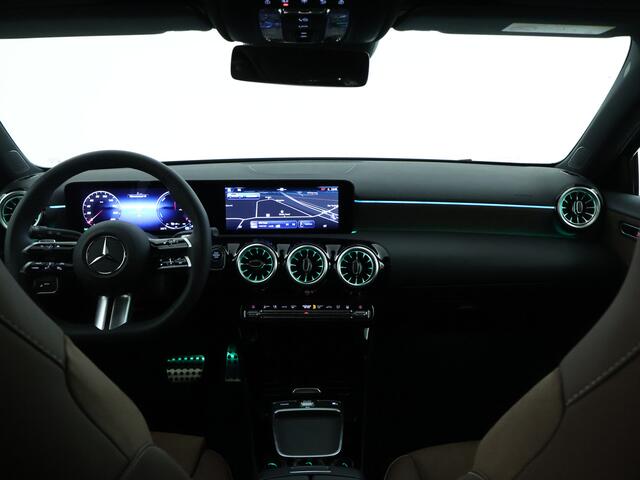 Mercedes-Benz A-KLASSE 250 e Star Edition AMG Line | Nightpakket | Parkeerpakket met achteruitrijcamera | KEYLESS GO | Dodehoekassistent | Antidiefstalpakket URBAN GUARD PLUS | Sfeerverlichting | Verwarmde stoelen vooraan |