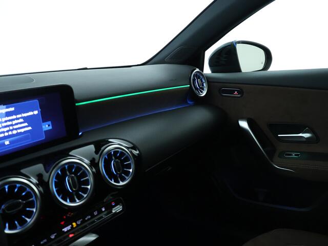 Mercedes-Benz A-KLASSE 250 e Star Edition AMG Line | Nightpakket | Parkeerpakket met achteruitrijcamera | KEYLESS GO | Dodehoekassistent | Antidiefstalpakket URBAN GUARD PLUS | Sfeerverlichting | Verwarmde stoelen vooraan |