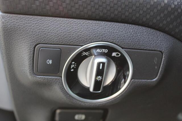 Mercedes-Benz A-KLASSE 180 Sport Edition AMG Pack, Night Pack, Panoramadak, PDC incl Camera, Klima, Winterpack. 1e eigenaar