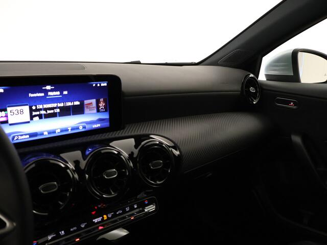 Mercedes-Benz A-KLASSE 250 e Star Edition LIMITED | Dodehoekassistent | Verwarmde stoelen vooraan | Spiegelpakket | Parkeerpakket met achteruitrijcamera | Extra USB-poorten |