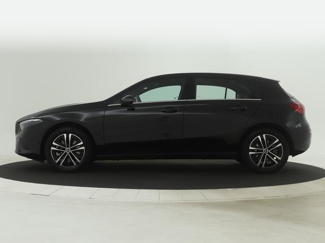 Mercedes-Benz A-KLASSE 250 e Star Edition | Dodehoekassistent | Extra USB-poorten | Spiegelpakket | High-performance led-koplampen | Parkeerpakket met achteruitrijcamera | Verwarmde stoelen vooraan |