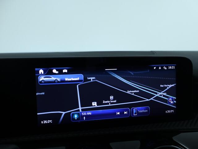 Mercedes-Benz A-KLASSE 250 e Star Edition | Trekhaak | Dodehoekassistent | Parkeerpakket met Camera | Stoelverwarming | DAB | LED | Extra USB-poorten | Spiegelpakket | Zitcomfortpakket | Comfortstoelen voor |