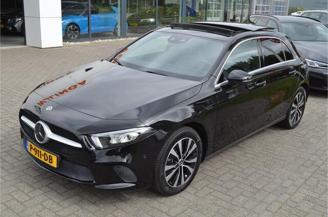 Mercedes-Benz A-KLASSE 250 e Pano | Widescreen | a.Camera | Adaptive Cruise | Carplay | Stoelverwarming | Getint glas
