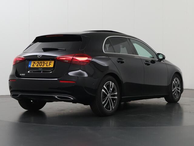 Mercedes-Benz A-KLASSE 180 Star Edition Luxury Line | Panoramadak | Achteruitrijcamera | Stoelverwarming | Widescreen | Sfeerverlichting |
